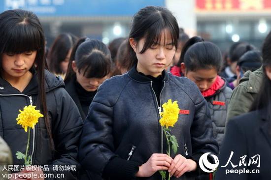 安徽淮北大学生举行国家公祭日纪念活动(2015