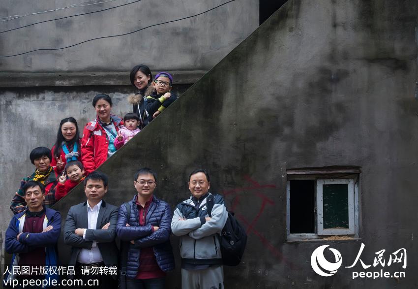 ������������䣺35���Ա�Ů��ͥ��ɣ�11������ͥ��飺����͡��������Ƿ��ӡ�����͵ܵ�����������ӵ��̫���ʱ�ļ��䣬��ƽ����¥������Ȼ�����㣬�������Լ��ҵĲ�԰�ӣ�ס�š�С�����������˵��ͯ��ļ��䶼�����Ժ��ϣ����С۫�ܽ���ɸ����õļ�԰��