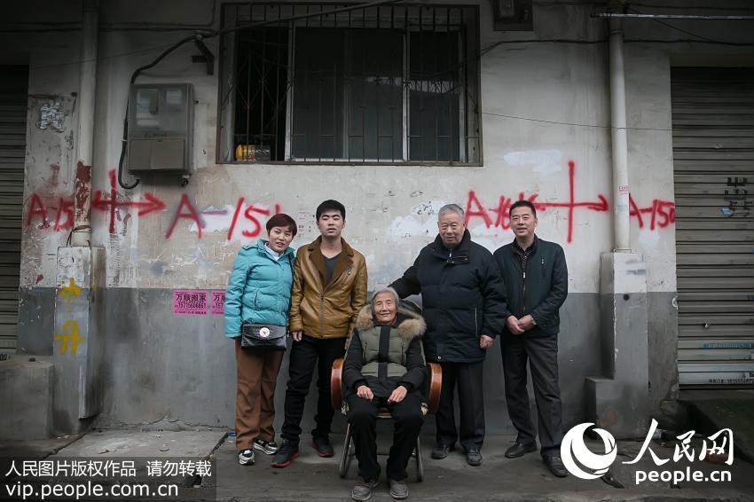 ���������л����䣺73���Ա�Ů��ͥ��ɣ�5������ͥ��飺���л�˵�����д����������ң��ֲ���ȫ������˯���������������ĵ�������β�Ǩ�����������Ը���ܹ��ı���������ô��������������һ���Ҹ������꣬�����ú��Ҹ���