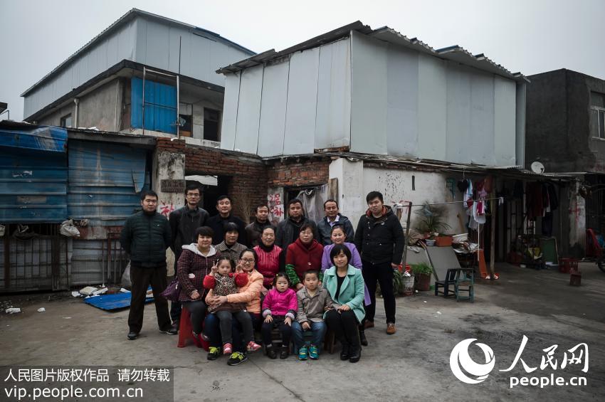 ���������͵����䣺58���Ա�����ͥ��ɣ�17������ͥ��飺���͵¼�����ס���������֤�˺Ϸ��еķ�չ������ǰ��ũ�ˮ������ƽ����¥�����Ϸʵ���ò�����˷��츲�صı仯�������Ϻ������ͯ��������ů��ʱ�⡣δ������ϣ������Խ��Խ�ã���ĸ���彡�������ӽ����ɳ�����ͥ�Ҹ���г��