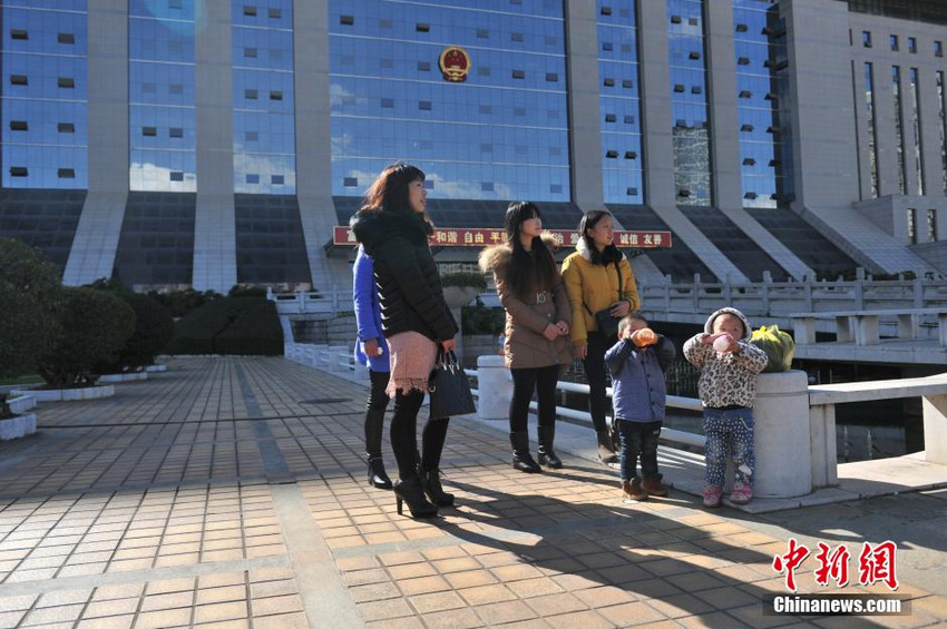 ͼΪǮ�ʷ����������͵��ڷ�Ժ��ǰ��