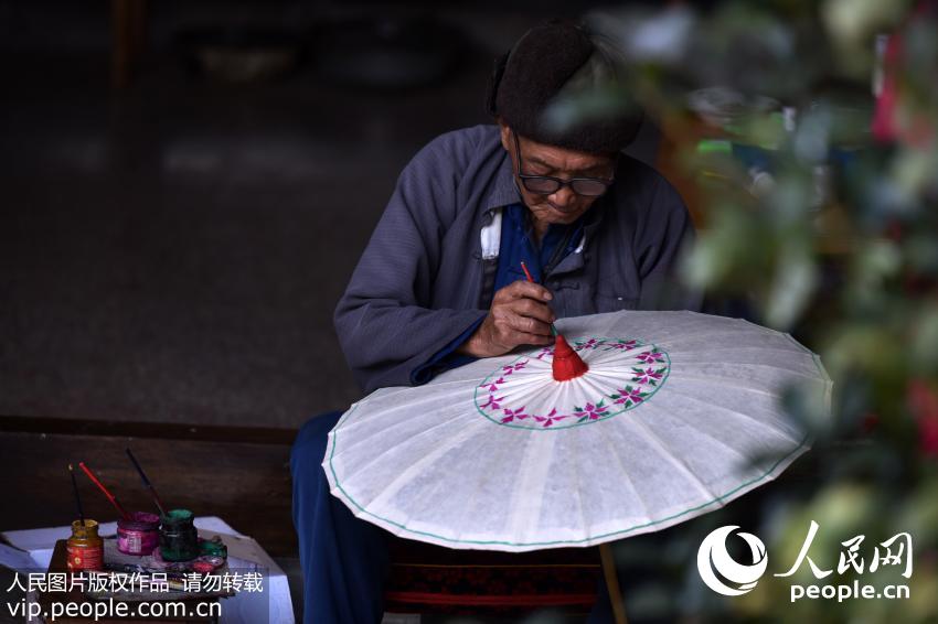 ��ɽ�軨���ɻ���÷������֦�������Ѿ�������ͣ�֣ӳ��ȴ��Ȼ�ܹ�����ֽɡ����Ƴ����ص�ͼ����