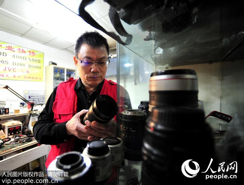 1��11�գ�ղ����ʦ����ÿһֻ�ų����ϵ������ͷ���в���Ǽǡ�