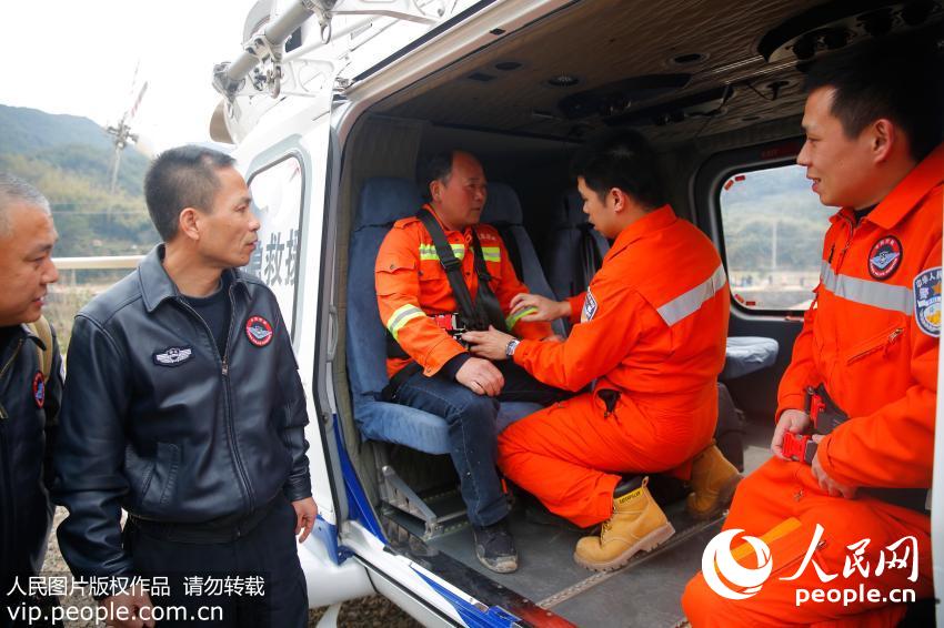 ���ش�����ֱ����Ϊ���񺽿նӿ�����Ѱ���򵼡� 