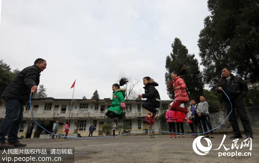 2��24�գ�������ǭ����ˮ�����°���Сѧ������ʦ�μ���ѧ��������