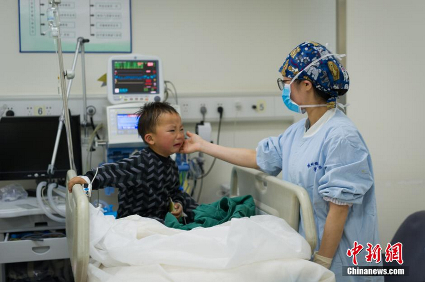 ͼΪ�������ڹ۲첡������������������������������ָ��ҵ����ֲ����������±����˶������̧����������̨����������ָ��ҹ۲첡�����������ȡ�