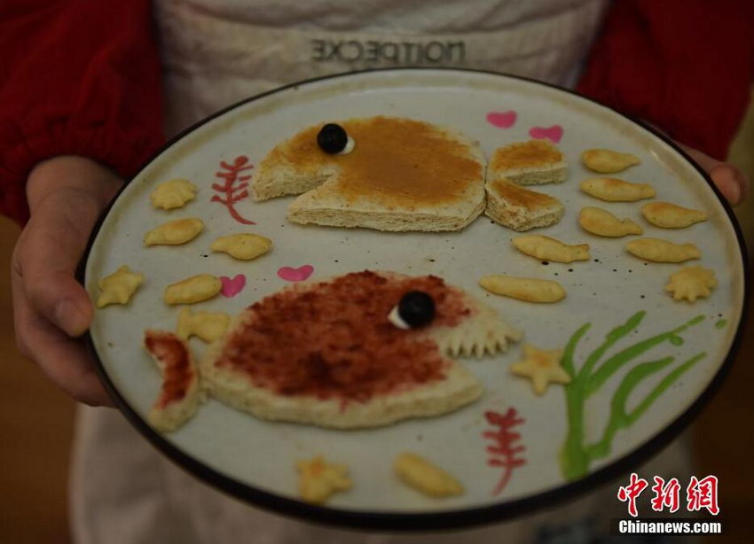 王婧为女儿制作的“海洋世界”营养早餐。