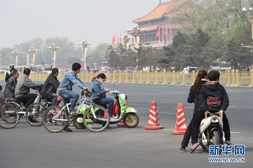 ���ŵ綯�������г��������ڳ������ϵȺ����·�������й������ֽܾ��ܣ�Ϊ���ϵ�·��ȫ�볩ͨ�����ܲ���ȷ�������ּ����ӳ��ߡ��찲�Ź㳡������·�����ҽֵ�10����ͨ�����󡢻�������ǻ�������������㡢��ͨ�¹ʶ෢�ĵ�����Ҫ��·��·�Σ�����ȡ�����г��⣬��ֹ�����ǻ�����ͨ�еĹ�����ʩ�� 