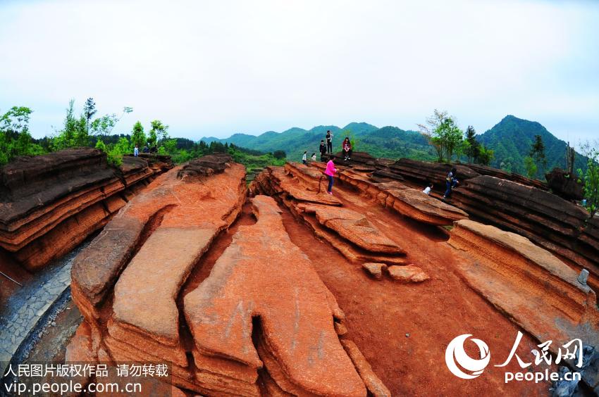 重庆酉阳红石林奇特的岩溶地貌景观