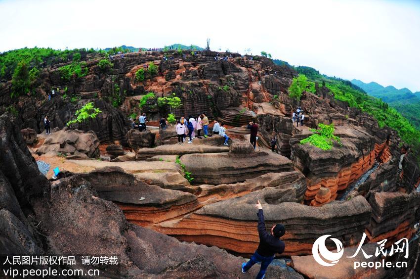 重庆酉阳红石林奇特的岩溶地貌景观