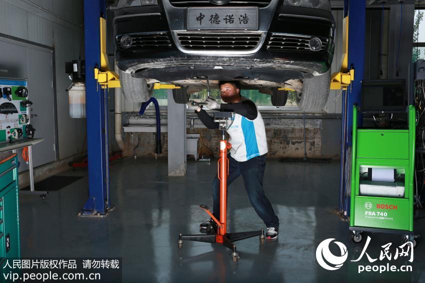 �ܼ����ڱ��ݼ���ѧԺʵѵ������������̼��ޣ�2016��4��23���㣩���ܼ���������1998�꣬�������������רҵ��Ŀǰ���ľ��ǡ������ԣ����㸡�ꡣ������δ��ϣ���ǰѼ����������¾��磬��ҵ���ȳ�ȥ��ƴ���꣬Ȼ��ؼҴ�ҵ��ȥ����4S�깤����