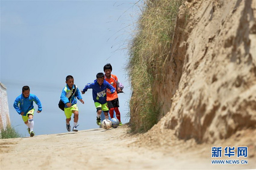 5��31�գ�����������Сѧ��ѧ����ѧ����ɽ��������Ϸ��