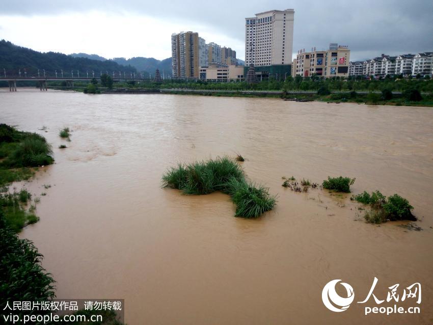 黔、渝、赣遭持续暴雨袭击 局部地区发生洪涝