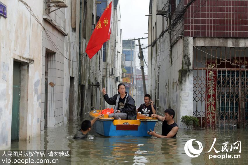 江苏常州:水灾无情 救援有力