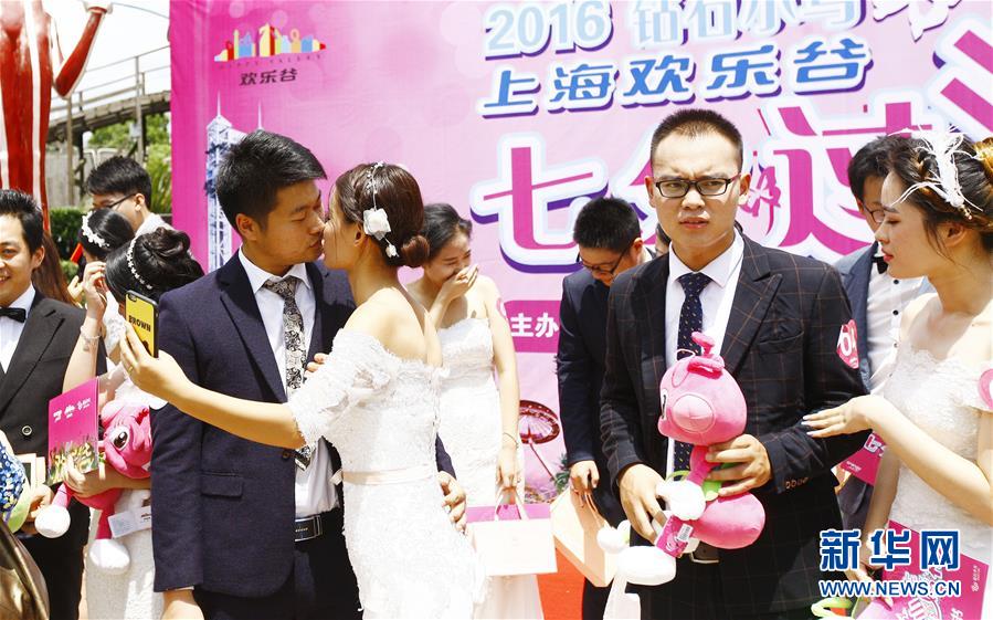 8��9�գ�һ�������ڻ�����ʽ��ӵ�����ġ�