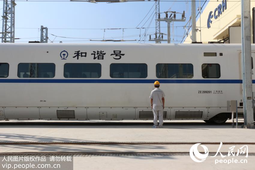 ����ʱ�Σ��������еʦ���վ��ָ��λ���ͳ����⣬��ʱ���ѹ�����Աע�ⰲȫ��