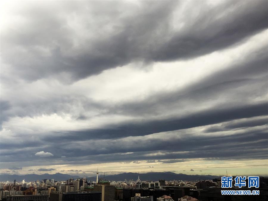 ����8��25������ı������������ֻ����㣩��