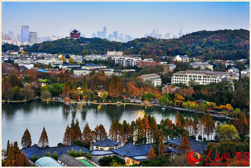 б�����գ�����һƬ��ƣ�����ɽ���־�Ⱦ��������ӳ�ں����У��������续�ȣ�չ����һ������ɫ����������2015���������/ͼ˵�й���