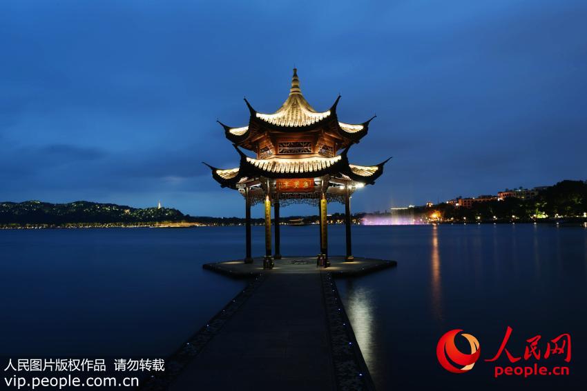 ҹɫ�µĺ��������ϵļ���ͤ������2016��8�£���Ρ/����ͼƬ��