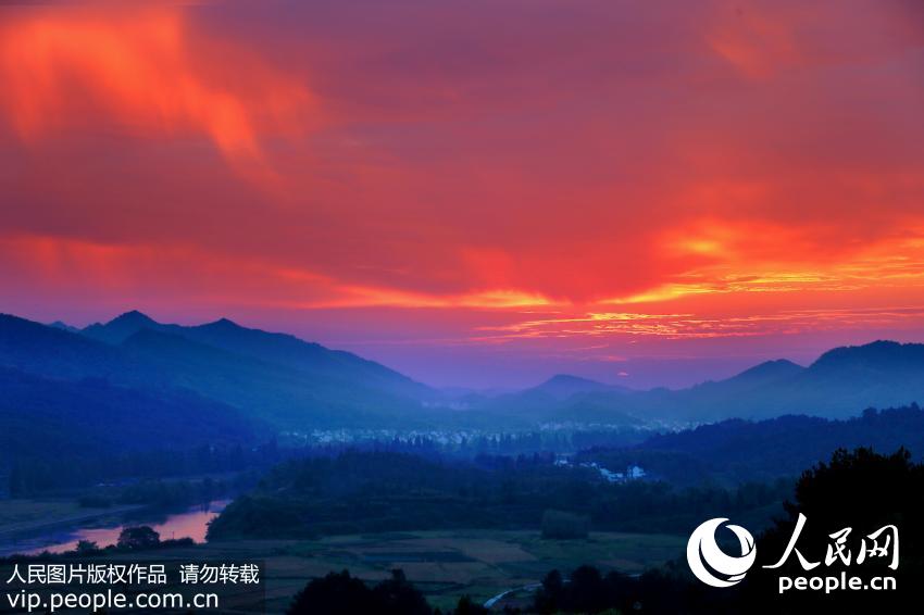 �����������ճ� ��ϼ���쾰ɫ׳�ۡ�2��