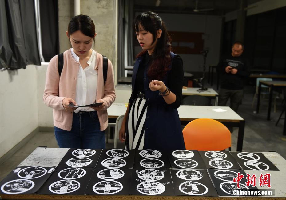 ʯ���ȸ��߼��ߣ�ֽ����һ����ֽΪ�زġ�ʹ�õ������εĹ��ա�ֽ���ֳơ�ֽ���񡱣���һ��ֽ���οյ���������Ҫͨ����ʵ������������չʾ���档 