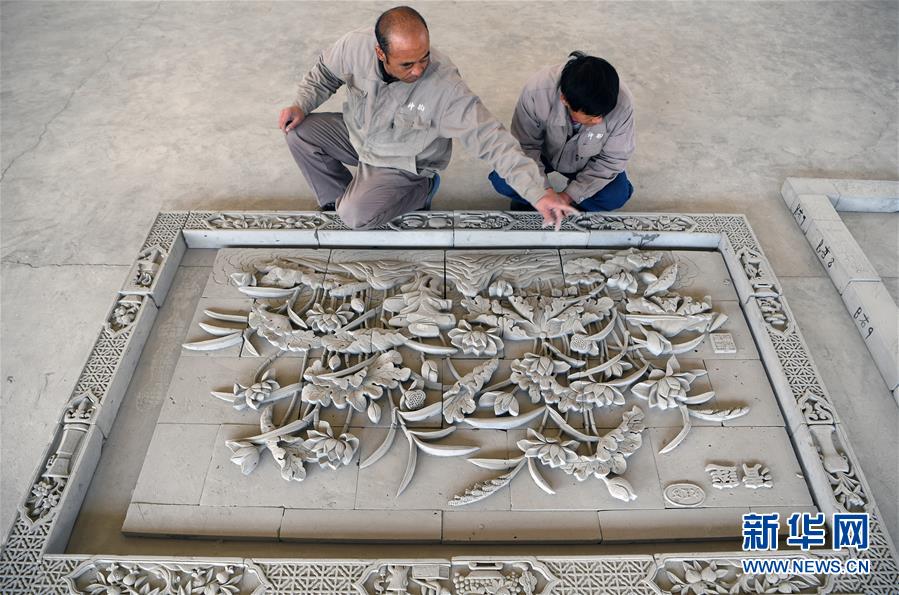 10��16�գ���ռΰ�����ڵ�̳�������ͬ��һ�����ש��ͼ����