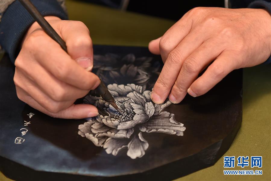 11��9�գ��ڴ�ͬ������Ϳ��������ʦ�׽����ڴ�ĥ��Ʒϸ�ڡ�