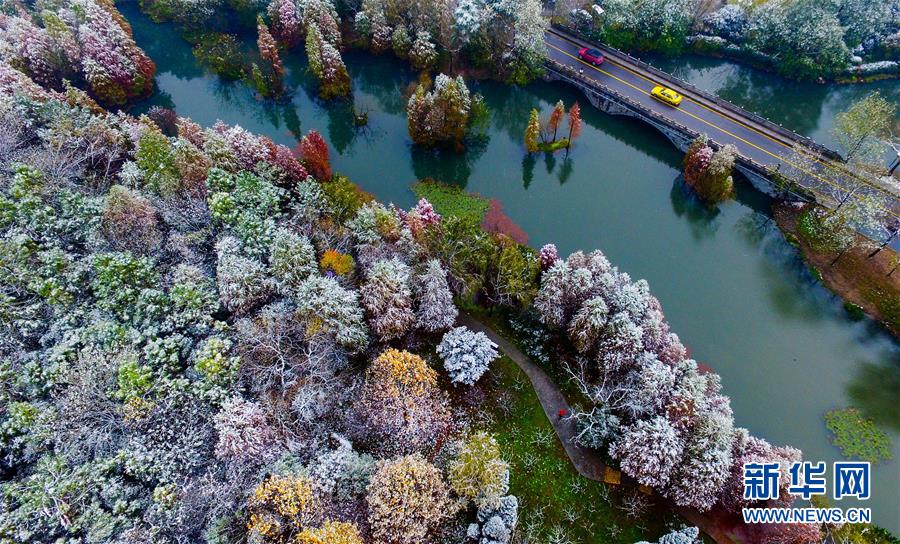 �Ͼ���ѩ���Ͻ�ɽ�羰�续