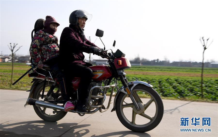 12��26�գ�����������Ħ�г�����ĸ�׸���5�������ѧУ��