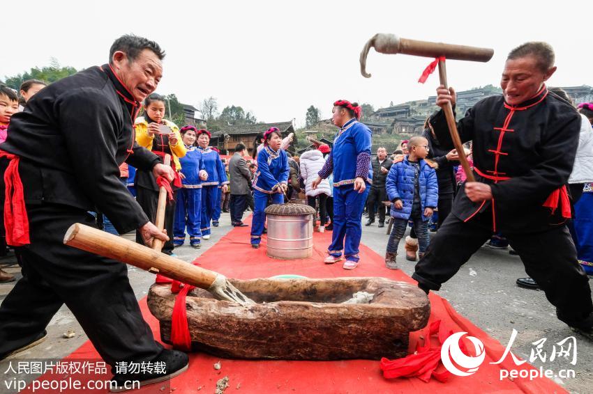 1��25�գ�����ʡ�����ض����򹲺ʹ��Ϫ��կ112��530�����ž�һ�ã�д������������������߽�����������������裬�����衢�����εȣ�������Բ��������ϲϲ�����ꡣ����ʤ��/����ͼƬ��