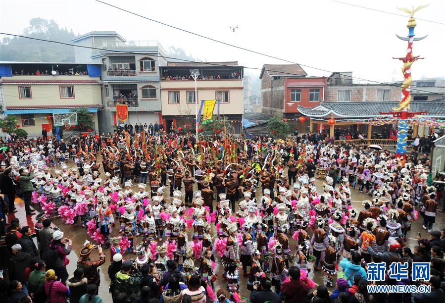 2��7�գ��ڹ�����ˮ���������ذ�̫���ֶ�������ͣ�����Ⱥ���ظ����衣