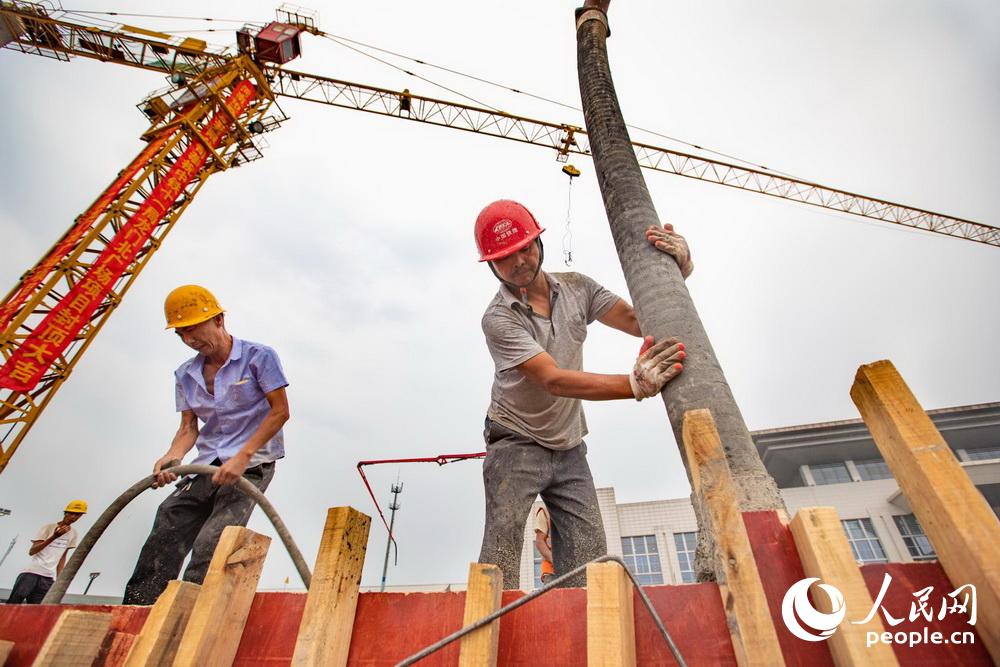 ��������վ�ۺϽ�ͨ��Ŧ���㳡���¹���˳���ⶥ��4��